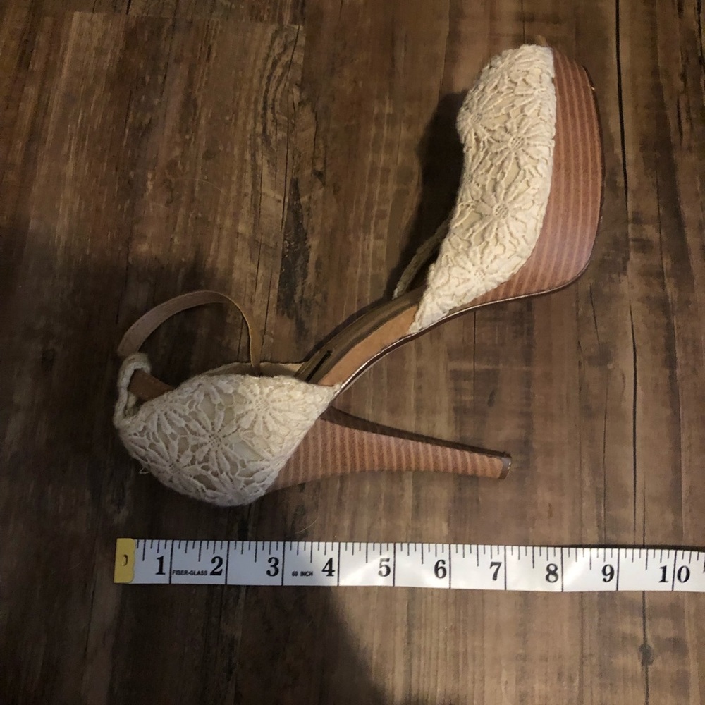 Tan / cream heels